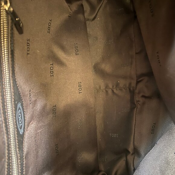 Authentic Tod's Shoulder Hobo Bag in Soft Brown Leather with contrast stitching - Picture 10 of 14